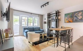 Bright Urban Cukor Suite - Balcony - Free Parking - Near Arena & Jarun